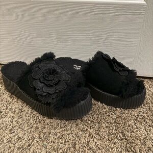 T.U.K. Black Wool Flower Slide